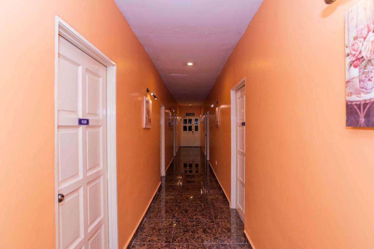 Oyo 1228 R & R Motel Johor Bahru Luaran gambar